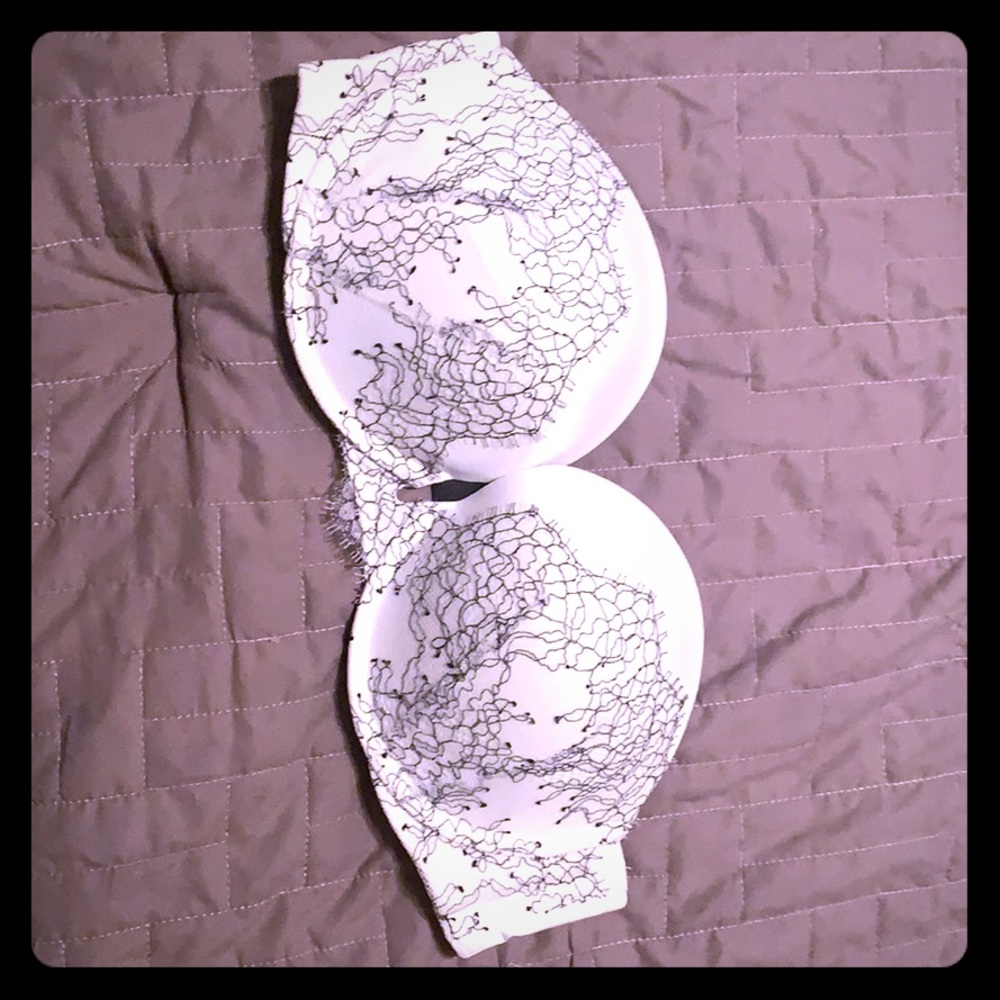 EUC , never worn 36 C strapless bra